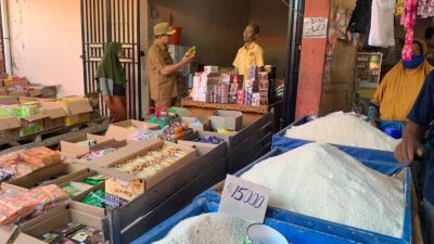Cek Stabilitas Harga Bapok, Pj. Bupati Bolmut Sidak Pasar Rakyat Boroko