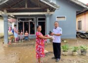 Pemdes Tungoi Satu Salurkan Bantuan Sembako Kepada Warga Dampak Banjir