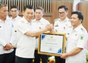 Sukses Turunkan Stunting, Wabup Bolmong Doni Lumenta Terima Penghargaan