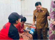 Wabup Bolmong Doni Lumenta Sambangi Lansia Di Mopugad Dan Beri Bantuan
