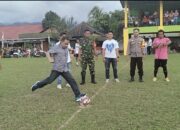 Tendangan Bola Pertama Sangadi Sutrisno Ungko Tandai Pembukaan Turnamen Sepakbola HUT RI ke 80 Tungoi Satu