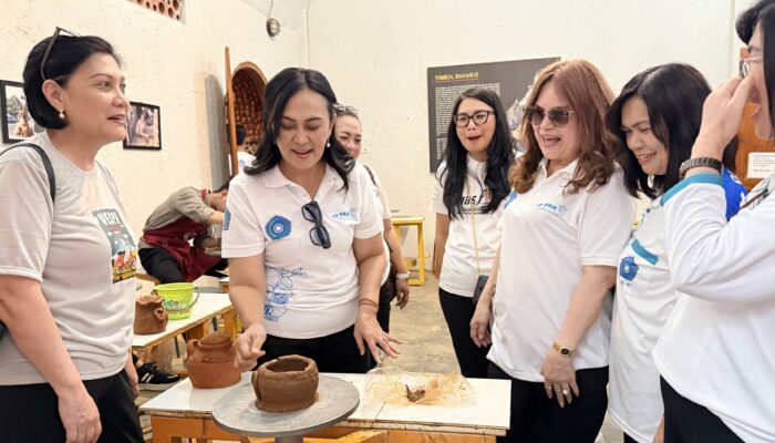 Ny.Anik Selvanus Kunker ke MuseumKu Gerabah Timbul Raharjo di Yogyakarta