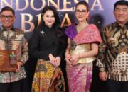 Peduli Layanan Kesehatan dan Pemenuhan Gizi Anak, Gubernur YSK Terima Penghargaan Kompas TV