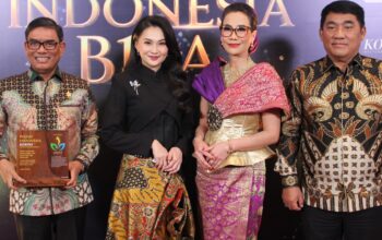 Peduli Layanan Kesehatan dan Pemenuhan Gizi Anak, Gubernur YSK Terima Penghargaan Kompas TV